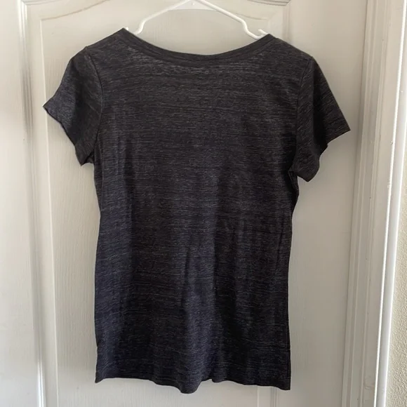 2 ladies large shirt sleeve tee shirts - Picture 4 of 7